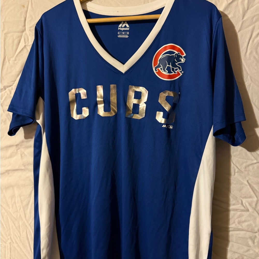 Chicago Cubs Majestic XL Blue V neck Polyester Shirt with Silver Logo Great Cond